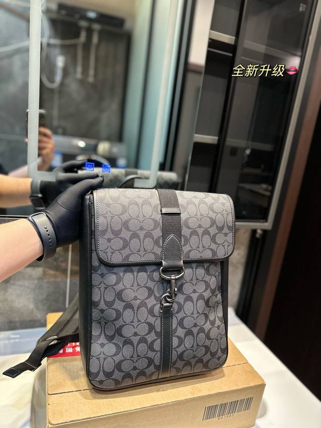 Size 28*36Cm C家 双肩包 最经典实用的一款男士双肩包 强烈推荐 小长假需要一个它 搜索coach 双肩包 - 点击图像关闭