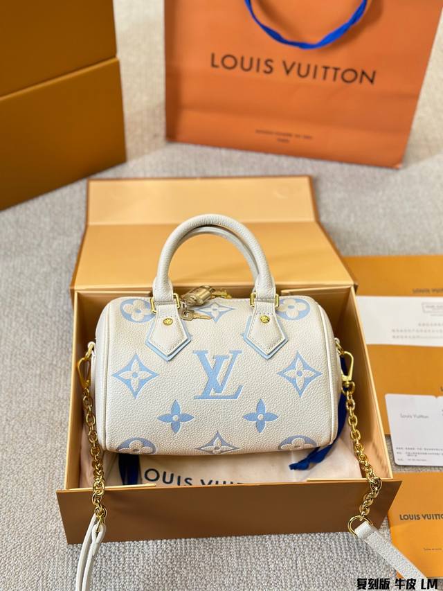 顶级牛皮版本 Lv Speedy 20Cm枕头包 无论版型 内里和专柜毫无差别 真正原版复刻 内里可拆卸 火遍全球的爆款机场大包 机车女神包 明星同款 贵气而充