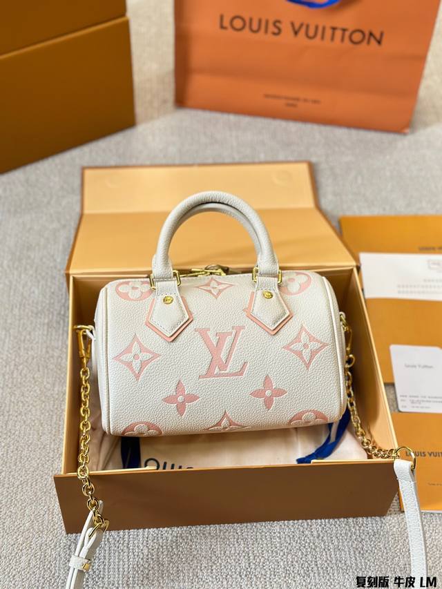 顶级牛皮版本 Lv Speedy 20Cm枕头包 无论版型 内里和专柜毫无差别 真正原版复刻 内里可拆卸 火遍全球的爆款机场大包 机车女神包 明星同款 贵气而充