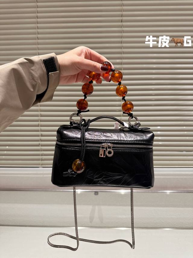 牛皮版本 Bag Of Parody #新品 Lp饭盒包 今年超火的饭盒包 简约百搭 几何设计的双拉链开合 一眼吸睛 立体感十足 拱型手提蒂方便舒适 另赠长肩带