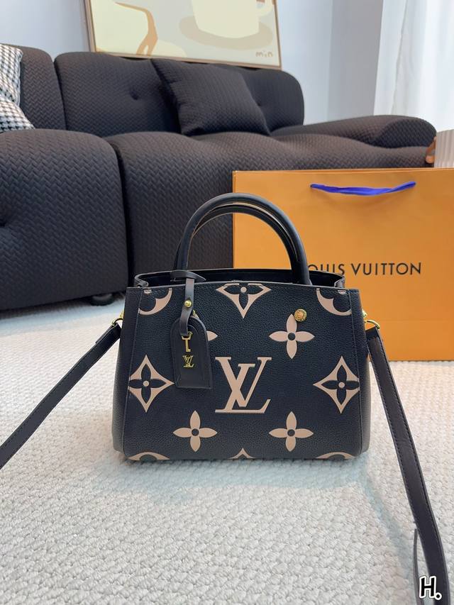 Lv 路易威登 Fleur Tote 蒙田手提包变色皮 蒙田包 入门级的款式哦 绝对的终身款 此物经典不言而喻 街拍和实用都是非常nb的选择 大家拿到后可以感受