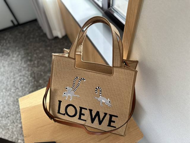 Loewe罗意威 Anagram Basket刺绣徽标草编织购物袋菜篮子 夏季新款草编包basket Bag 菜篮子 编织拼皮购物袋沙滩度假手提包 尺寸 28