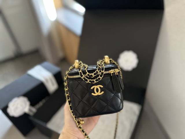 礼盒包装 Chanel 2024新品 双球涂层链条 盒子包 小箱子 最近的盒子包系列真的好火 小盒子当然是异常可爱啦 尺寸 11 10