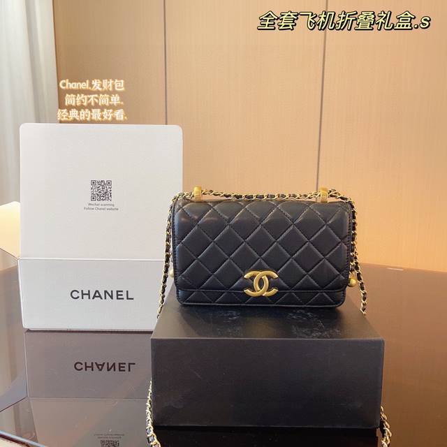 配折叠盒 Chanel 香奈儿发财 一款随身小包 Chanel香奈儿23S 双金球woc发财包 可斜挎单肩 链条可收入包内作为手包使用 上身后超显大气 别看小小