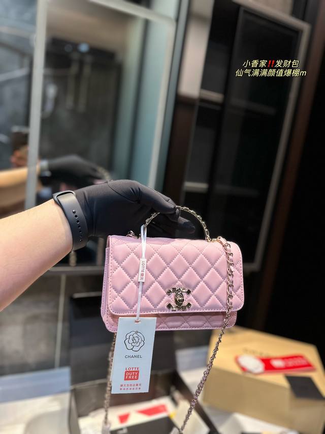 礼盒包装 Chanel 香奈儿美包子 发财包 手柄太惊艳了 容量满足日常需求 美貌与实用并存 精致小女人的小可爱或者优雅lady风都可以 Hold住哦尺寸19.