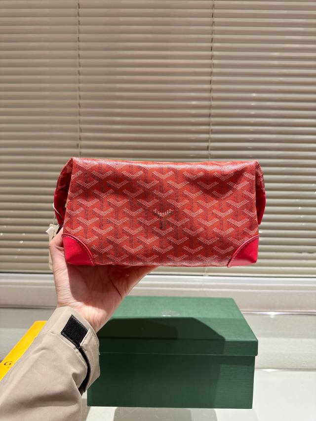 配盒 Size 22Cm 戈雅 Goyard 化妆包 男生女生用 上身效果绝绝子~ 日常非常好搭配哦~ 男生女生都可以入手 - 点击图像关闭