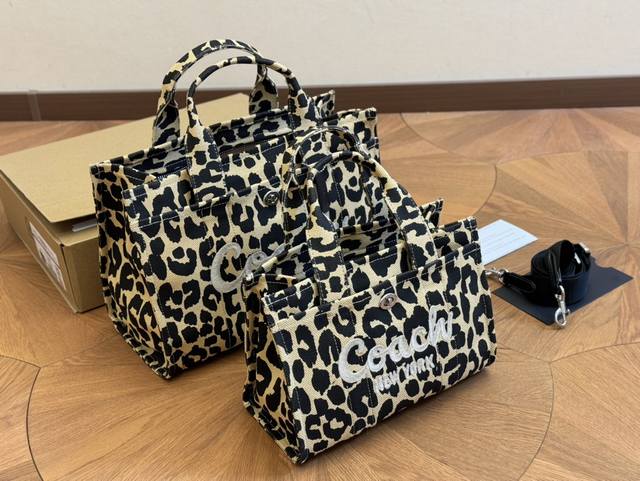 配盒 Size 24.5*18Cm 小 35*25Cm 大 蔻驰新品cargotote 托特 轻便实用 特别配备了两个方便的外置口袋 经久耐用又实用