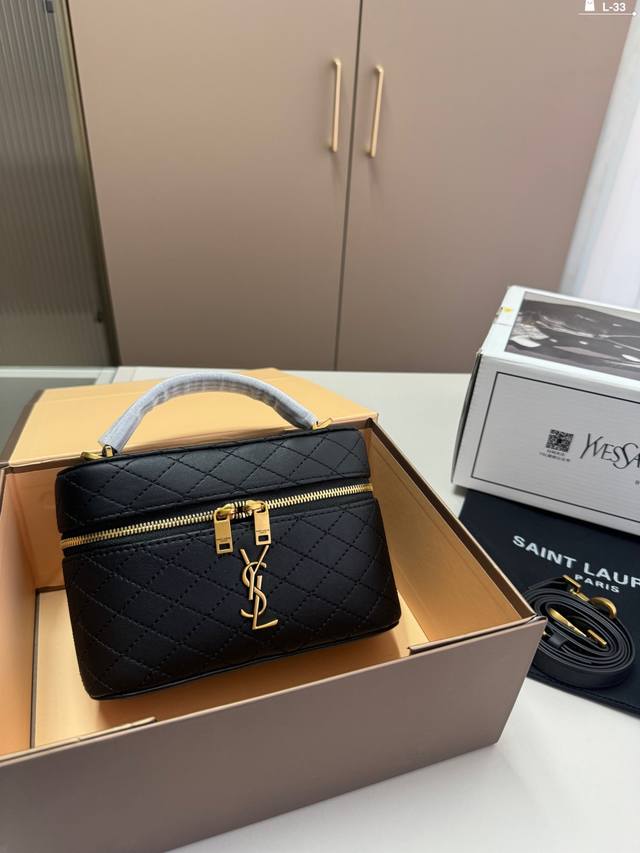 Ysl 圣罗兰精致女神推荐入手呦 美貌与实用并存 内里隔层方便收纳 出行必备化妆包收纳包 L-33尺寸17.7.11折叠盒飞机盒