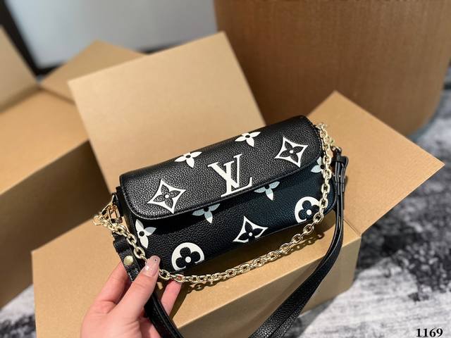 2024新款 Lv/路易威登 Wallet On Chain Ivy腋下包 尺寸22.11Cm