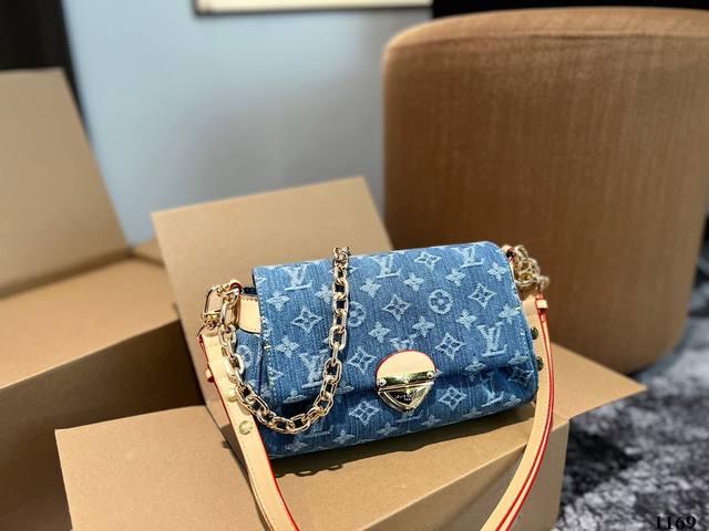 牛仔 Louis Vuitton Favorite 饺子包 非常低调耐看 全皮质感满满 多种背法 可盐可甜 尺寸23 14Cm