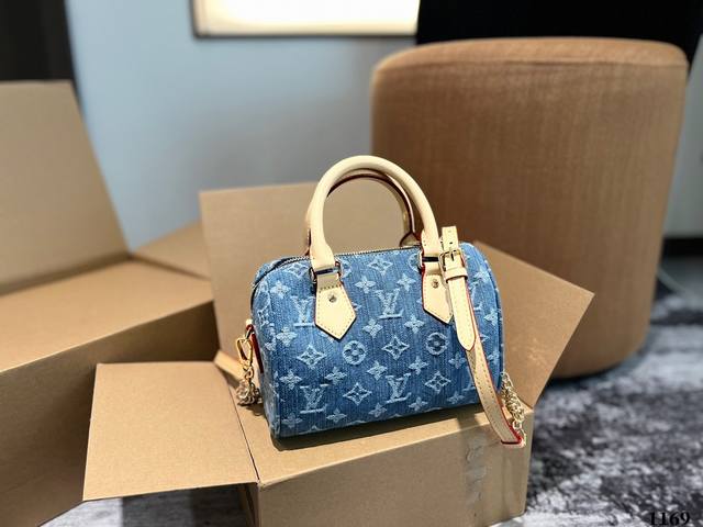 牛仔 Lv Speedy 20Cm枕头包 无论版型 内里和专柜毫无差别 真正原版复刻 内里可拆卸 火遍全球的爆款机场大包 机车女神包 明星同款 贵气而充