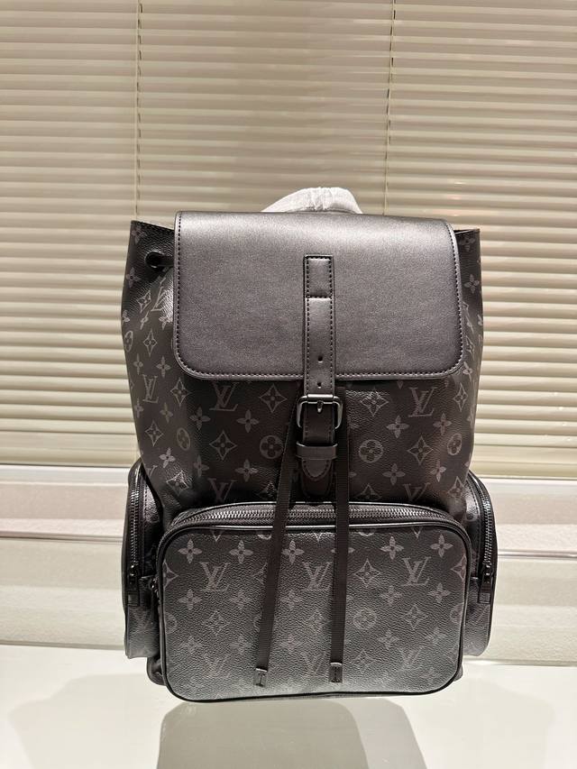 牛皮 原单 Louis Vuitton Lv Trio 链条 双肩 背包 书包 Lv Petite Malle ，这款一出几乎疯抢翻！风格个性时