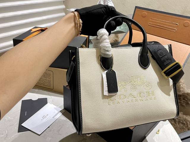 折叠礼盒 Coach Ace Tote 26 蔻驰托特升级啦 包型硬挺 装多东西也不易变形噢 滚筒式手柄昜抓握更有质感啦