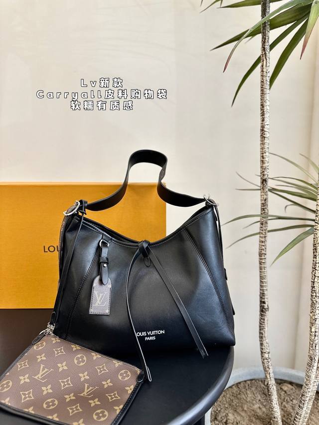 Size 22×32 Lv 新款carryall链条购物袋 Lv新出的全黑色dark Cargo Carryall空间超级ok～ 软塌塌