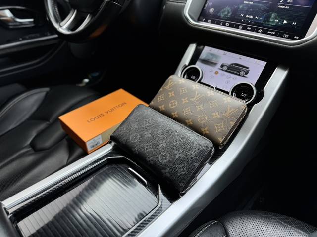 广州原单 高端货 新款 “Louis Vuitton”Lv钱包m62295此款路易威登 Zippy 竖款拉链钱夹，由 Monogram Eclipse 帆布裁制