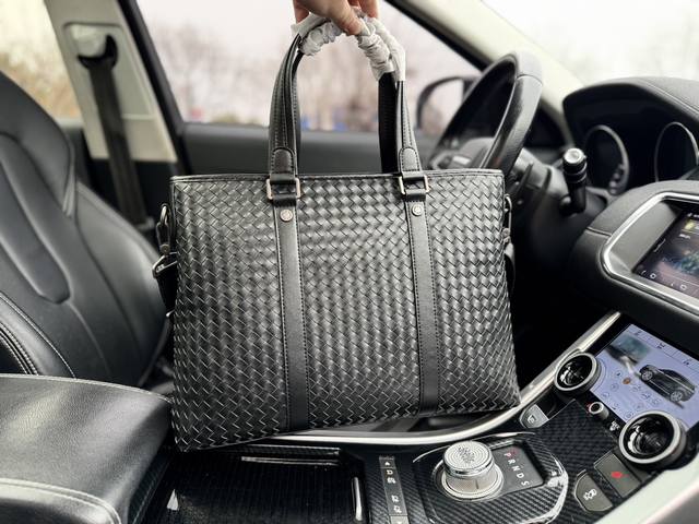 高端货 新款 “Bottega Veneta”Bv公文包进口原厂手工编织面料高清五金logo标志、专用里内里。顺滑拉链、边超平滑、做工精致每个细节到位！男人必备 - 点击图像关闭