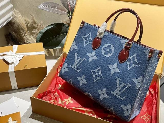 折叠礼盒 Lv 中古牛仔 Onthego妈咪袋 性价比之王这是一款超赞的包型，灵感来自于恶搞lv的街头品牌，曾经的曾经，Louis Vll Litton