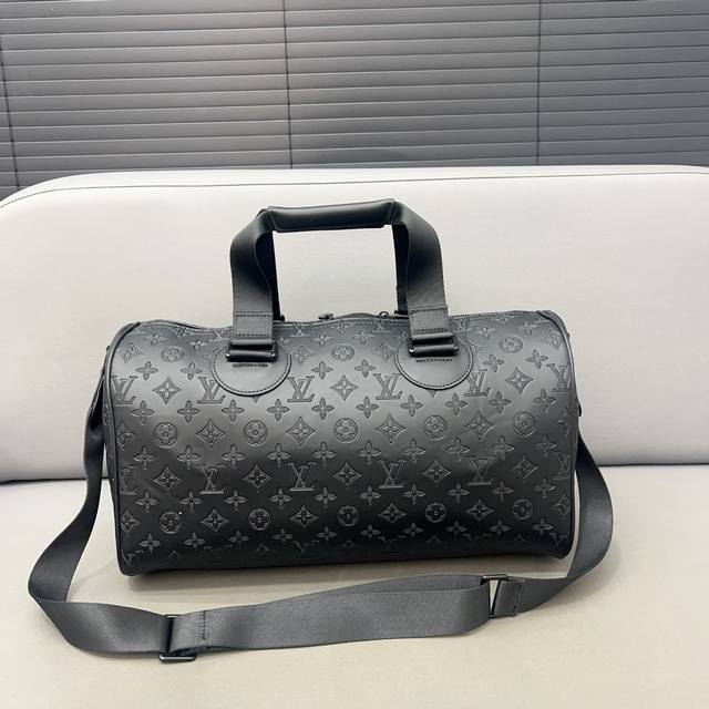 Louisvuitton 路易威登 Keepall旅行袋 手提包袋 机场包 采用精湛镶嵌细工，实物拍摄 原厂原版面料 配送 防尘袋 43 X 23 Cm