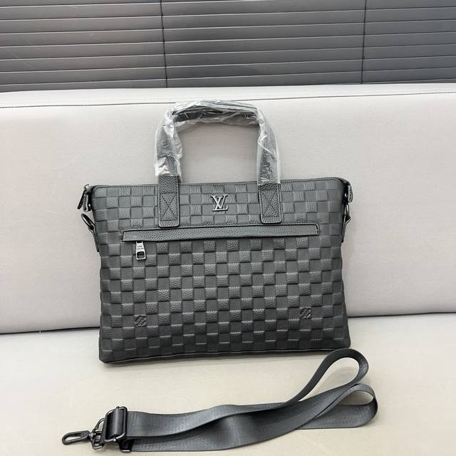 Louisvuitton 路易威登 男士牛皮公文包 电脑包 斜挎手提包 采用精湛镶嵌细工，经典百搭 实物拍摄 原厂原版面料 高端品质 配送防尘袋 38