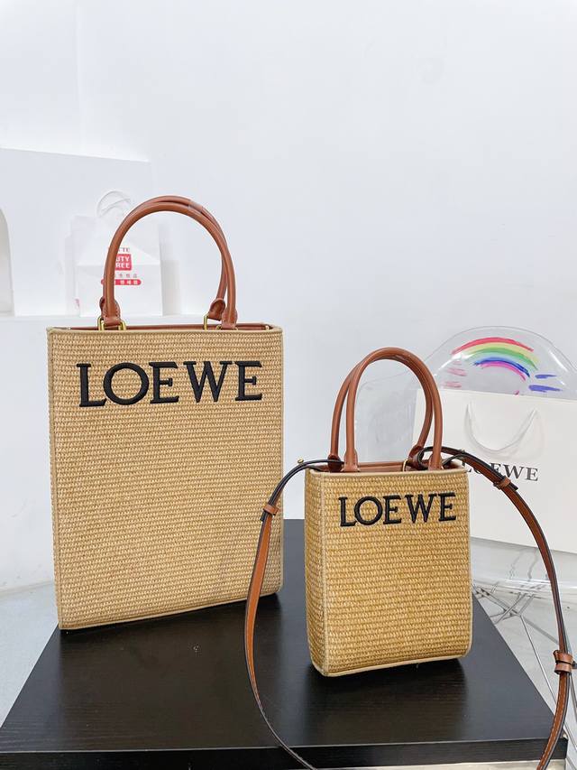 折叠礼盒 Loewe 罗意威拉菲草 琴谱包 可轻松驾驭各种风格 是每个酷酷女孩必入款 尺寸28.36.8/17.22.7