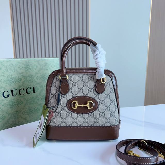 牛皮 Gucci 1955系列贝壳包 令人无法抗拒的1955贝壳包，复古精致感拉满！Mini尺寸可爱实用，肩带可以调节，不挑身高很百搭！