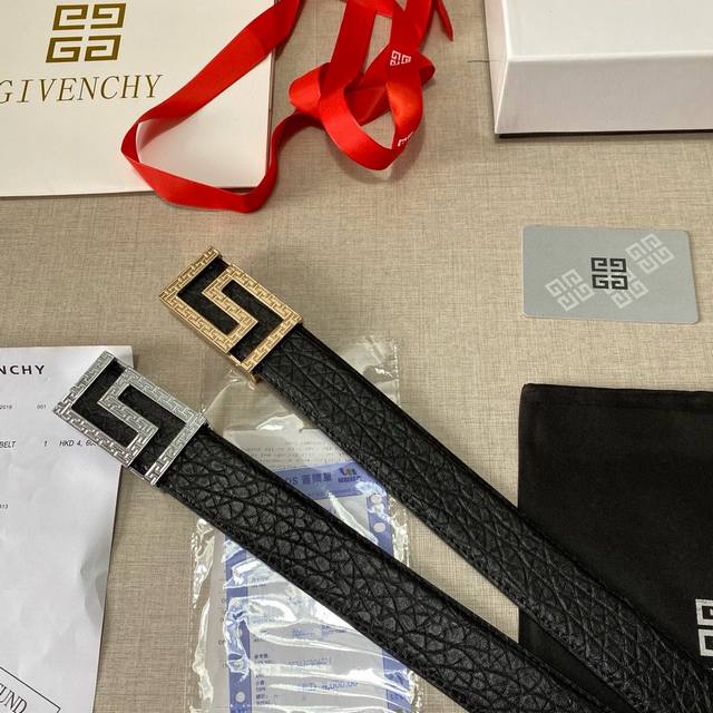 品牌：纪梵希givenchy 等级：原版品质.头层牛皮 ·专柜售经典爆款开模。油边精致 电脑车线 手感柔软.实物拍摄无修饰 上身效果超好、长度可裁剪.配