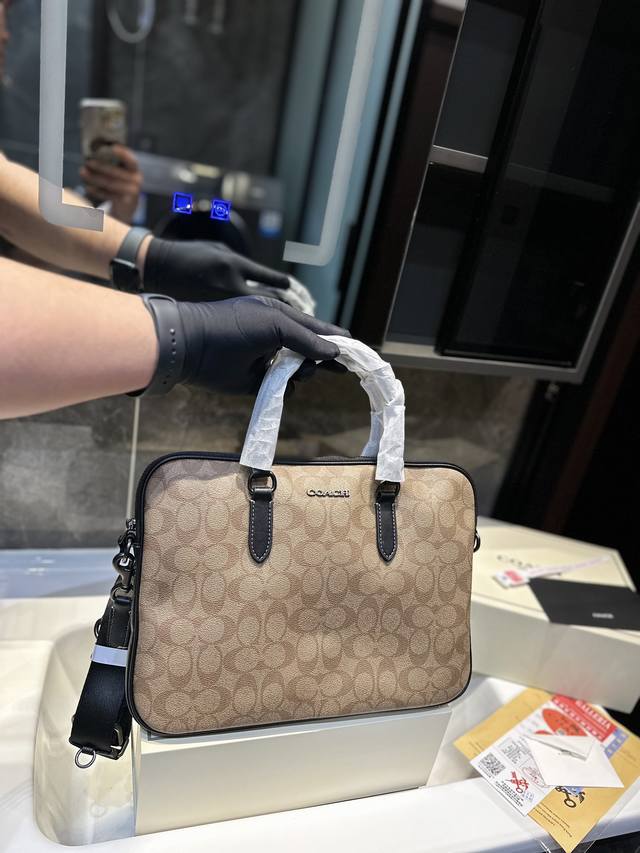 Coach 蔻驰liam 33公文包 男士手提包 电脑包 经典logo搭配原厂工艺材质 休闲百搭 采用精湛镶嵌细工，实物拍摄 原厂原版面料 S24 X 33 C