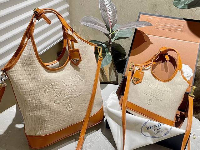 Size：30.30Cm 22.19Cm 又是心动prada Tote 托特的一天. 松弛慵懒的tote包真的爱惨了 普拉达 Tote