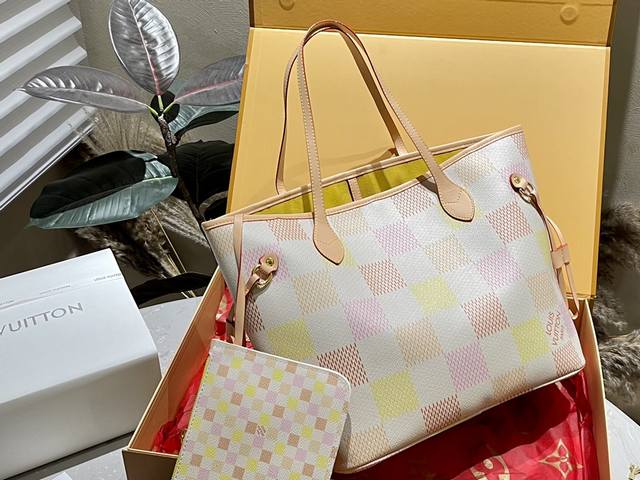 Lv Nf 24新品 Neverfull 购物袋！入门级的款式哦！绝对的终身款！此物经典不言而喻！街拍和实用都是非常nb的选择！大家拿到后可以感受下，皮质颗粒之