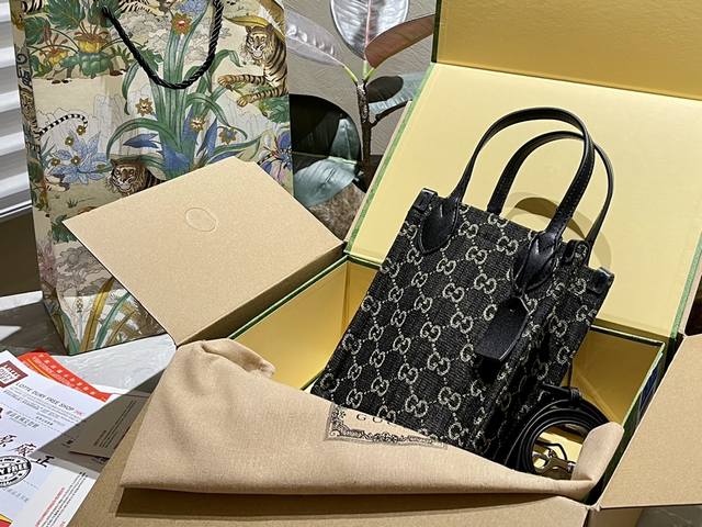 原厂皮 折叠礼盒 官网飞机箱 Gucci 新款 烟熏黑牛仔 Tote 购物袋 复古又文艺 容量简直无敌 出行旅游的百搭款～ 尺寸