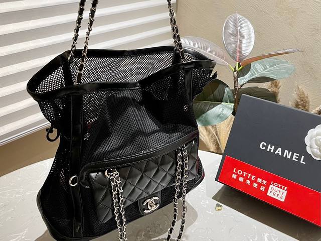 纯皮 Chanel买一送一？ 见过买一送一吗？ Chanel 这一只网兜还可以拆一只cf出来真的太牛了！ 实现了大包小包一步到位