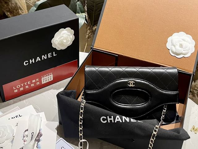 折叠礼盒 香奈儿chanel 31Bag Woc 慵懒、酷飒风拉满 肉眼可见的高级。 容量大不软塌！尺寸 23.13