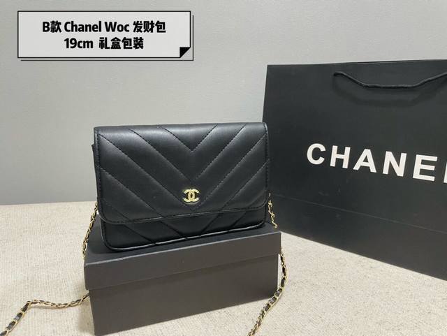 礼盒包装 香奈儿chanel Woc 鱼子酱发财包最近好多明星都在背chanel 19 这款包是由老佛爷karl Lagerfeld和chanel现任创