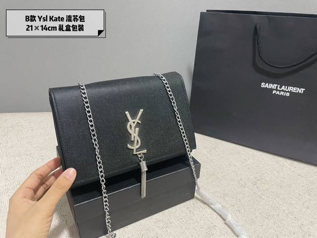 礼盒包装 圣罗兰王子文同款 Woc 链条包 圣罗兰 Ysl Kate流苏包”专柜最新同步款，来自最新一季的绝妙设计，经典的monogram Logo点缀