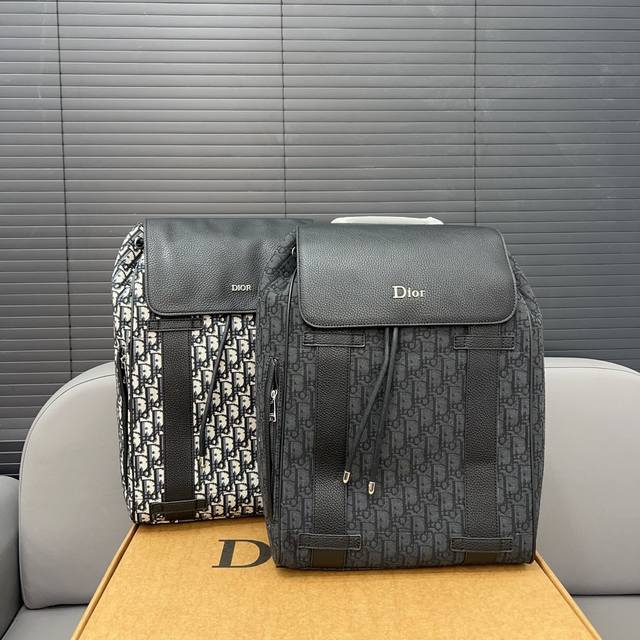 Dior 迪奥 Oblique提花布 Cd刺绣双肩包 男女大容量背包 书包 采用精湛镶嵌细工，经典百搭 实物拍摄 原厂原版面料 配送防尘袋 礼盒 40