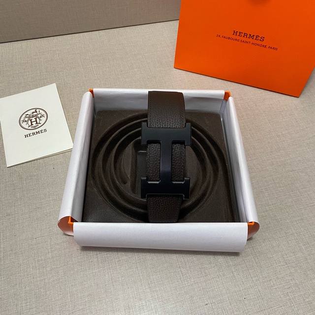 Hermes.爱马仕 官网同步 宽度38Mm 原版荔枝搭带身搭配原版精品钢扣，男装的经典搭配，可双面使用完美配饰！