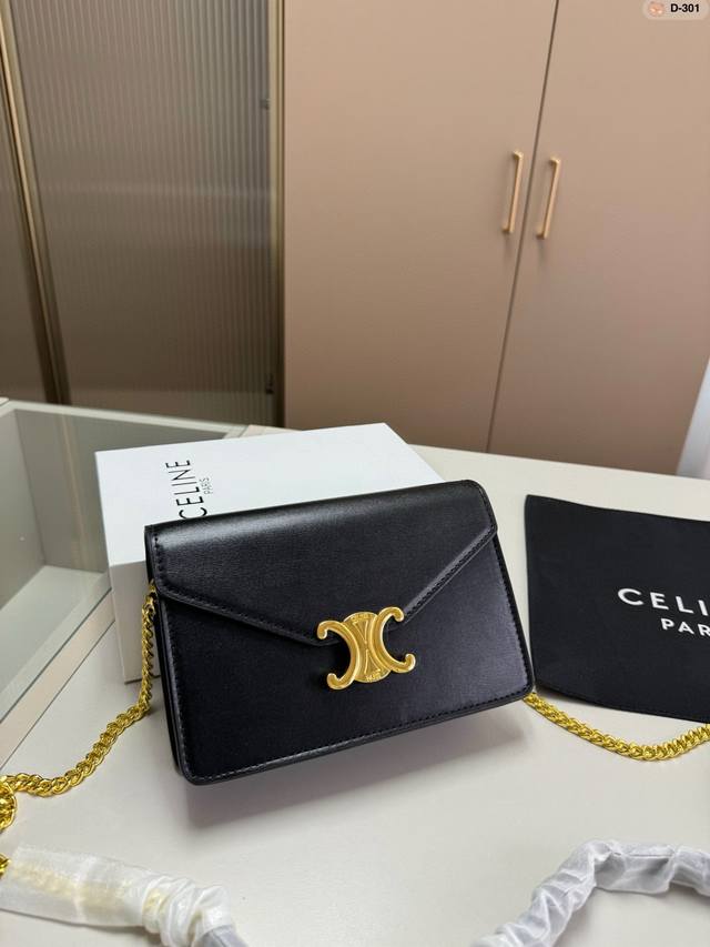 Celine/赛琳 新款凯旋门woc信封包单肩斜挎链条 早春走秀款 将复古元素与一向拿手的利落线条完美结合 焕发出全新的动人魅力 D-301尺寸20.6.12折