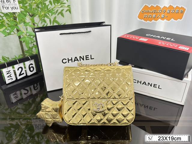 配全套包装 Size:23*19Cm 香奈儿chanel 双子星漆皮双肩包 实物太有趣了 满满的复古可爱感 颜色真有心情大好的活