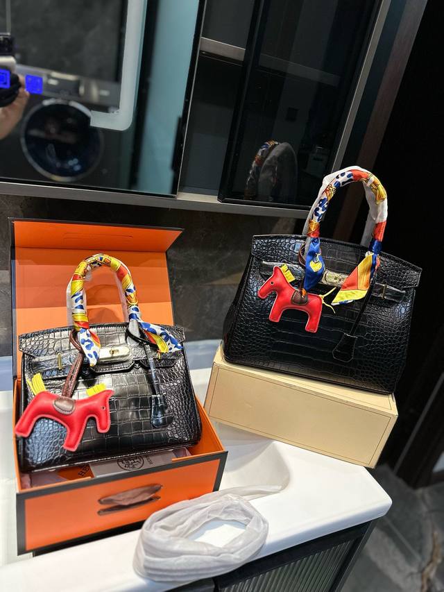 Hermès/ 爱马仕铂金包 高端质量 专柜最新款进口鳄鱼纹 明星同款 Hermès每个女孩的必备品hh尺寸 25/30Cm