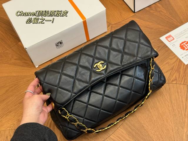 原版皮 Size：36.38Cm 香奈儿 24P折叠hobo 新品24系列 真的很绝 这款火出圈的天猫精灵 真的