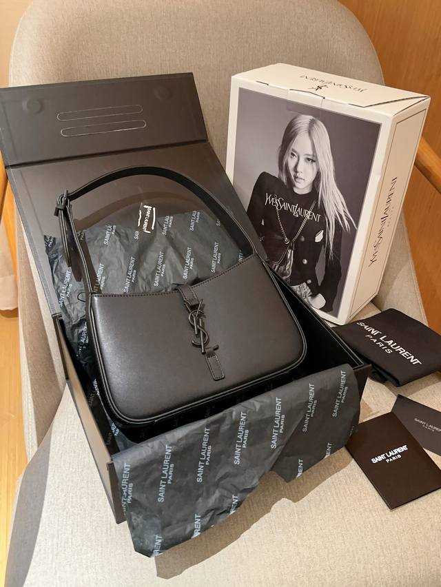 高版本 Ysl 圣罗兰 经典磨砂黑hobo腋下包 尺寸23Cm 礼盒包装飞机箱