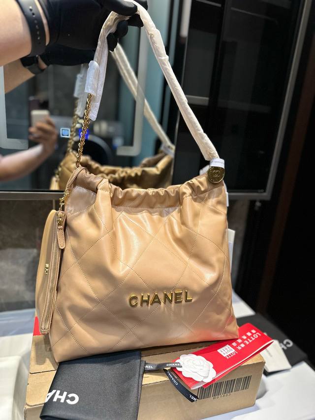 Chanel香奈儿升级版垃圾袋 升级款手感超级好 不仅好看实用，单肩斜挎都～ 随性又时髦，香香粉必入qm尺寸35