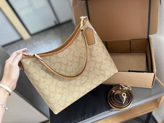 礼盒包装 Coach|四月新款lauren Shoulder Bag 超温柔的奶茶色！115832015谁能不爱 小红书慵懒的方形包包，