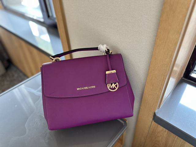 Mk十字纹牛皮剑桥包 Michael Kors Mk 纯原品 Mk专柜新款 专用原版手掌纹牛皮 尺寸23×10小 28×21大 - 点击图像关闭