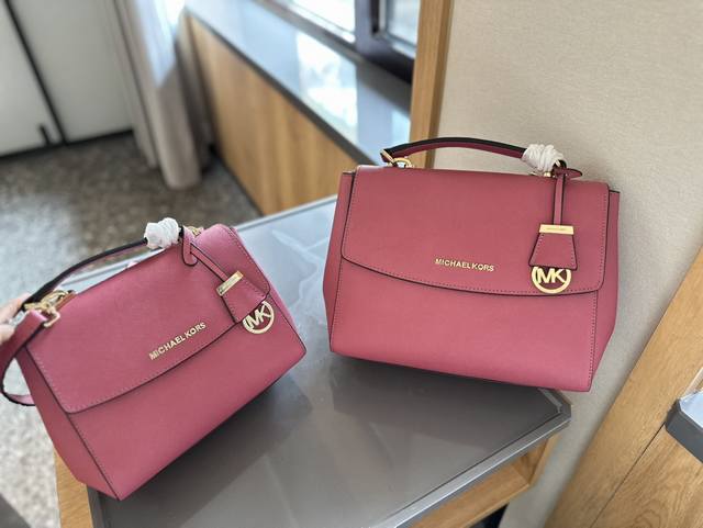 Mk十字纹牛皮剑桥包 Michael Kors Mk 纯原品 Mk专柜新款 专用原版手掌纹牛皮 尺寸23×10小 28×21大