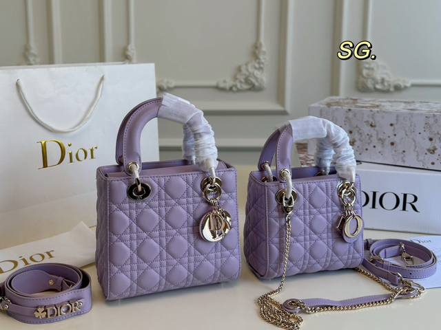 大号 小号 折叠盒飞机盒 Size：20×17大号 16×15小号 Lady Dior 迪奥戴妃手提包 以藤格纹缉面线打造醒目的