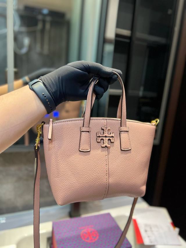 托里伯奇饺子包 Tory Burch Mcgraw迷你饺子包 Mcgraw的小饺子 看看这颜色 看看这大小 看看这皮质 都是其他品牌的饺子无法媲