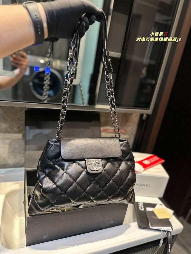 香奈儿chanel 中古流浪包 Vintage 机场中古流浪包 慵懒、酷飒风拉满 肉眼可见的高级。 容量大不软塌！尺寸25 Dd