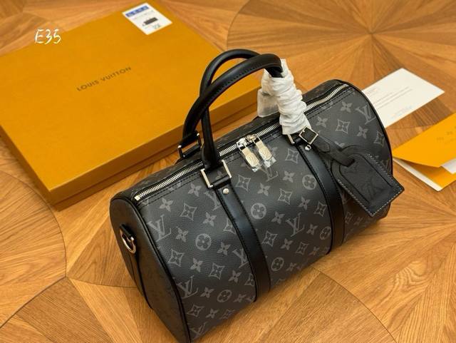 配盒 尺寸：35*22Cm Lv Keepall 新品枕头包 原版配牛皮 简直长在我的心头。 男女同款！！！！