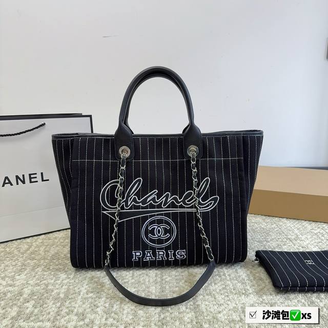 无盒 Chanel 新款香奈儿沙滩包购物袋 Chanel沙滩包每年都会出新的款 跟老款不同的logo装饰更加高端大气 容量超级可